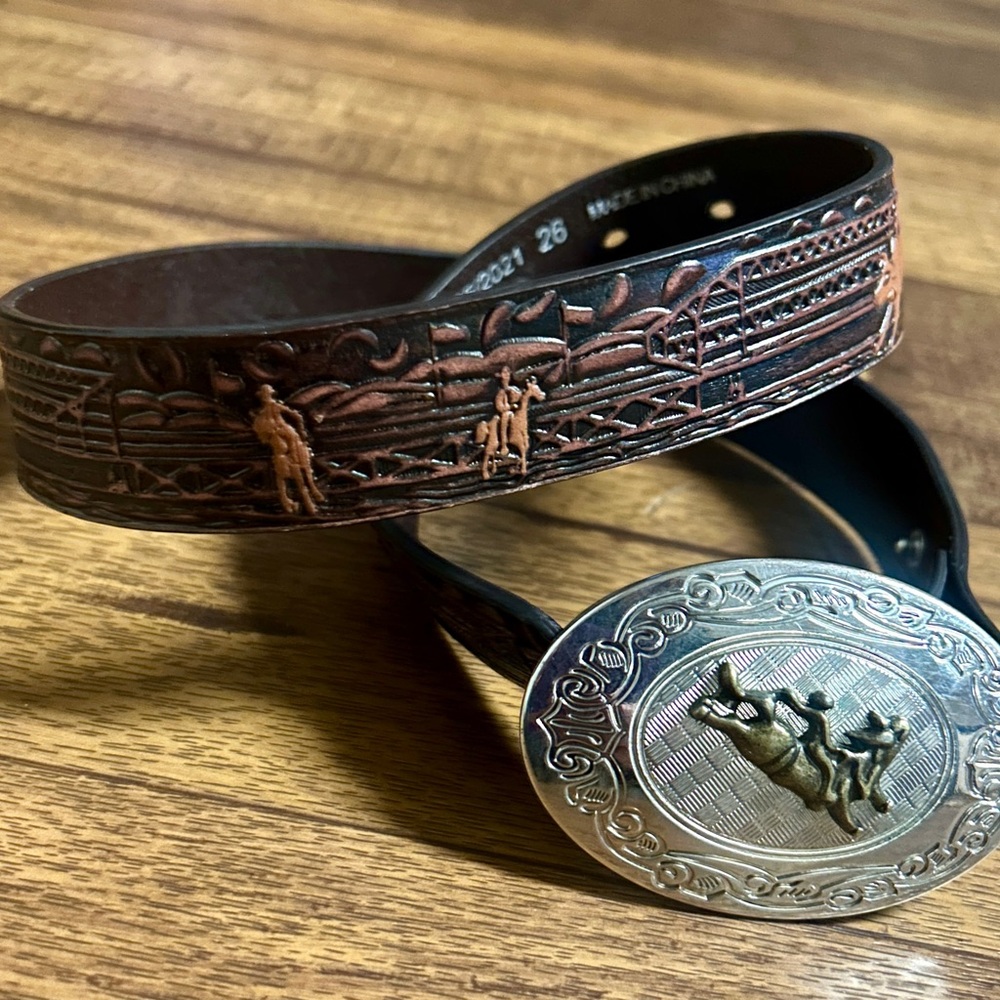 Nocona ~Boy's Size 26 ~Bull Rider Belt Buckle W/ Brown Rodeo Scene Leather Belt - Picture 4 of 9
